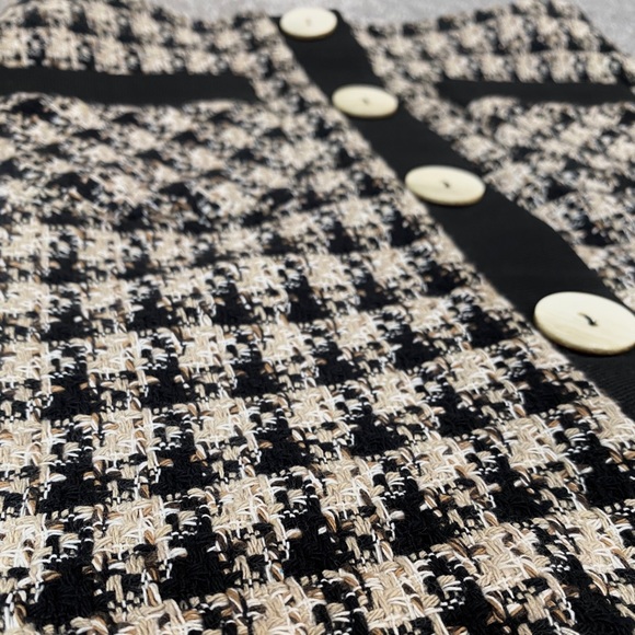 XS Zara patterned skirt with buttons - Picture 7 of 9